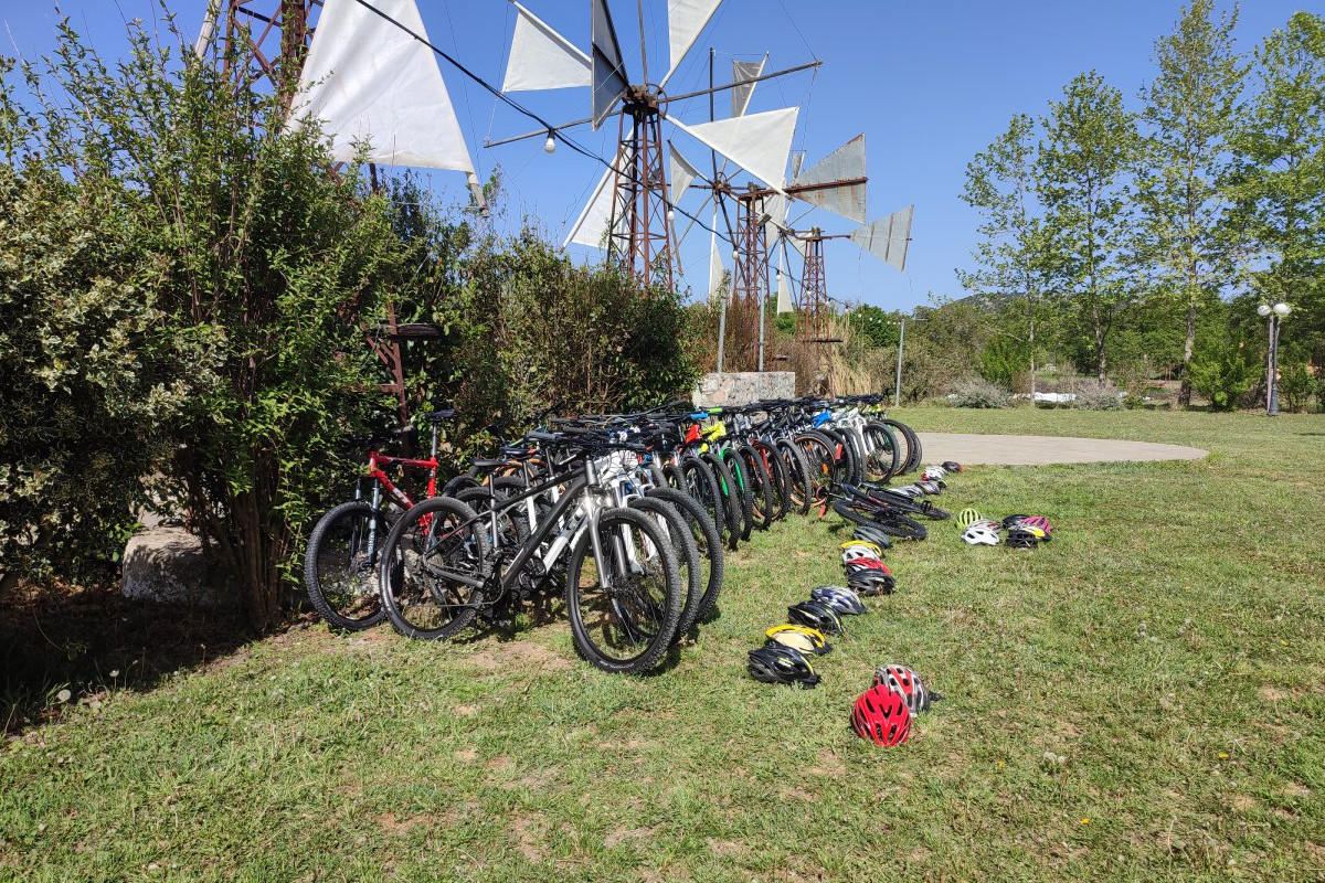Plateau de Lasithi : excursion à vélo d`une demi-journée « de la ferme à la table » et atelier de cuisine