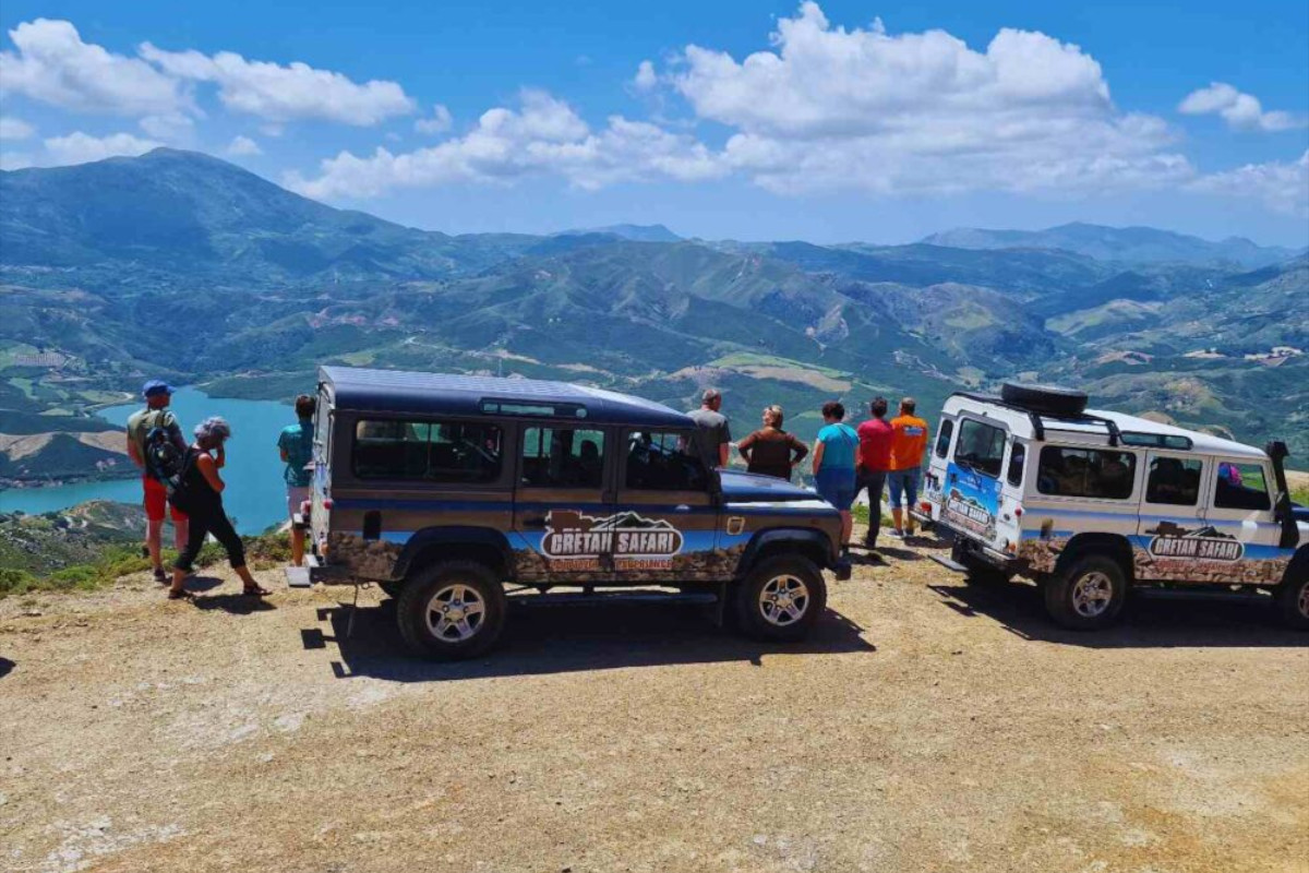 Rethymno: Sunset 4x4 Safari with Arkadi Monastery & Cretan Dinner
