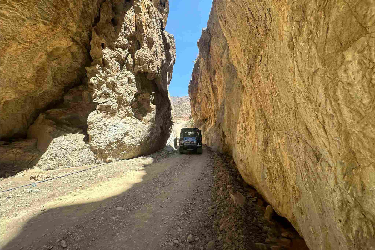 Rethymno: Sunset 4x4 Safari with Arkadi Monastery & Cretan Dinner