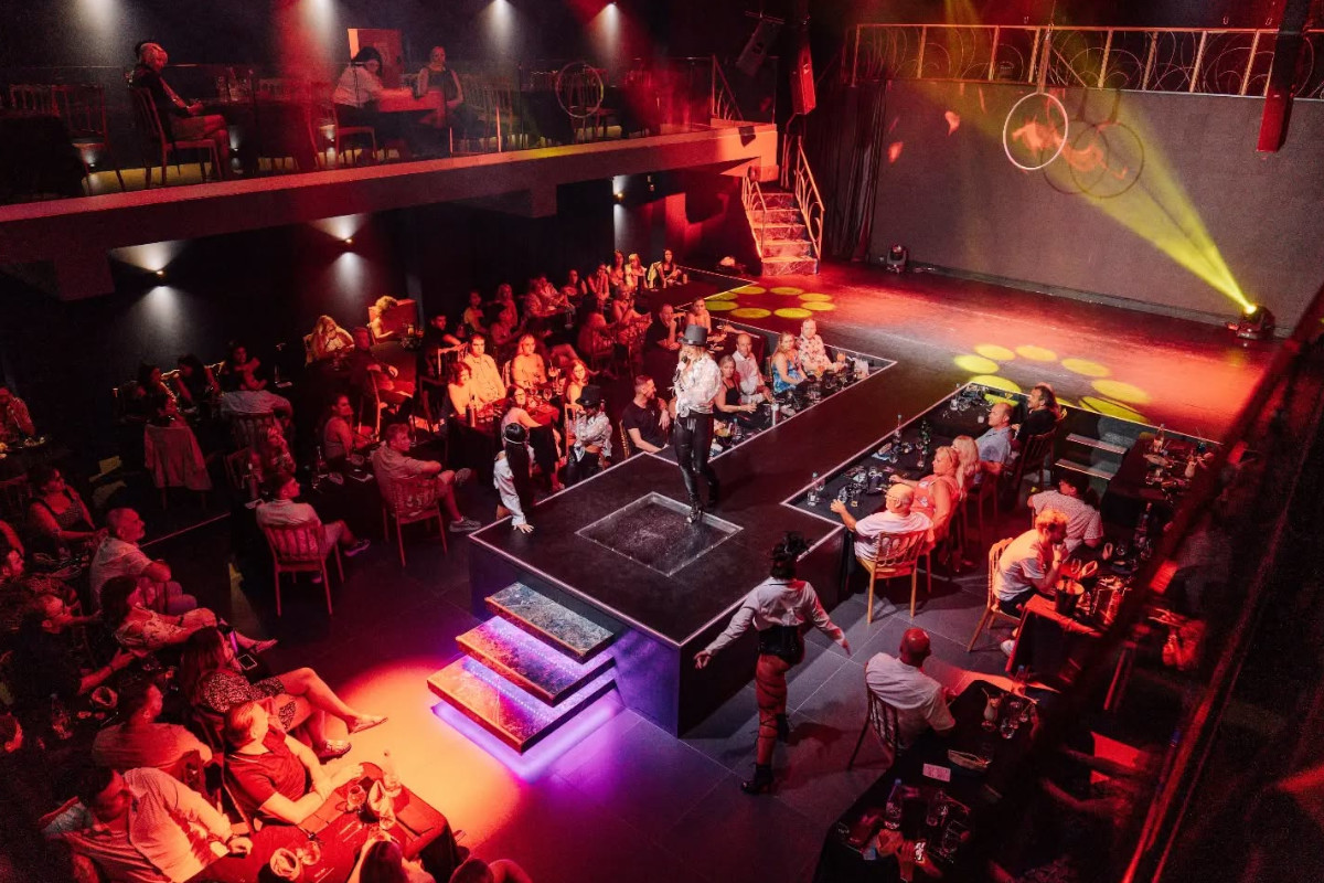 Hersonissos: Spectacular Show – Glamorous Premium Dinner Show with Live Performance