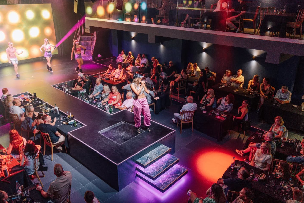 Hersonissos: Spectacular Show – Glamorous  VIP Dinner Show with Live Performances